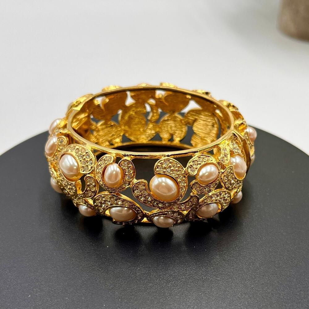 Ivana Trump Signed Vintage Faux Pearl Cabochon Gold Plated Hinged Bangle
